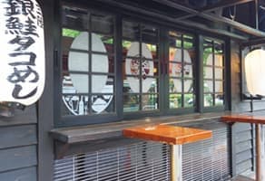 屋外席で景色を愉しみながらお食事いただくこともできます。