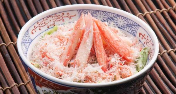 カニ肉山盛りサラダ